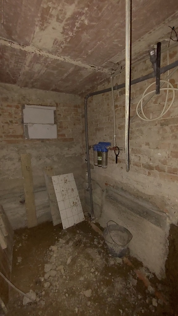 ZÁHRADA V KAVEČANOCH S ROZOSTAVANOU CHATOU - 6