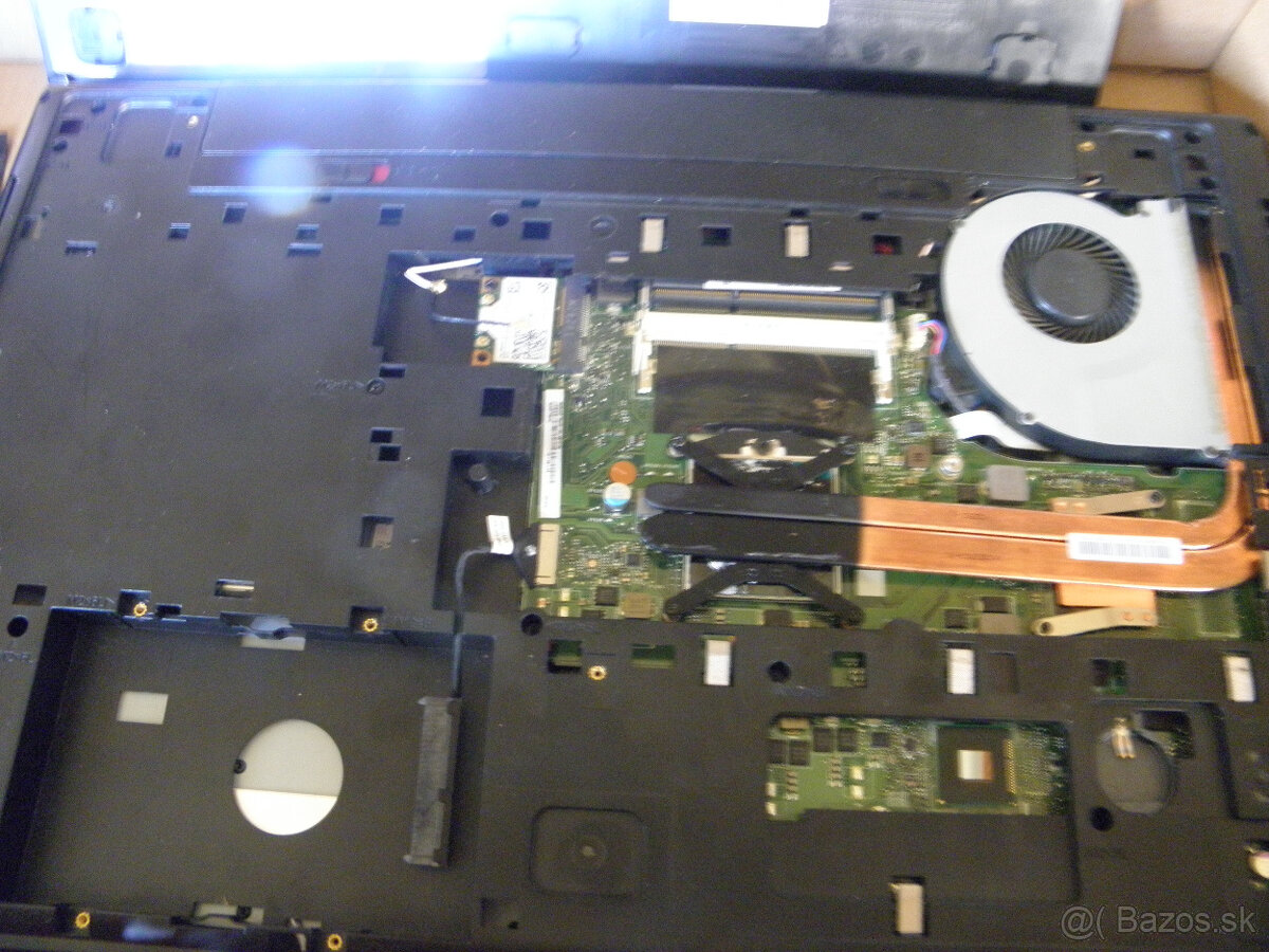 Predám suciastky 2ks Lenovo ideapad Z710 - 6