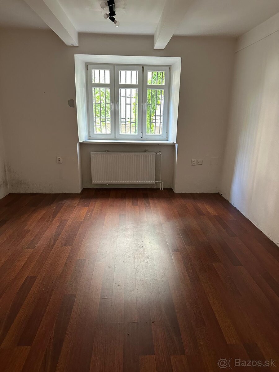 Prenájom kancelárií, cena 8,60eur/m2 - 6