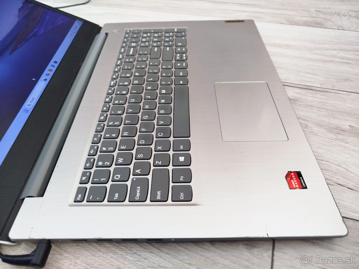 notebook 17" AMD Ryzen 5 3500u, 8GB RAM, RX Vega, SSD, W11 - 6