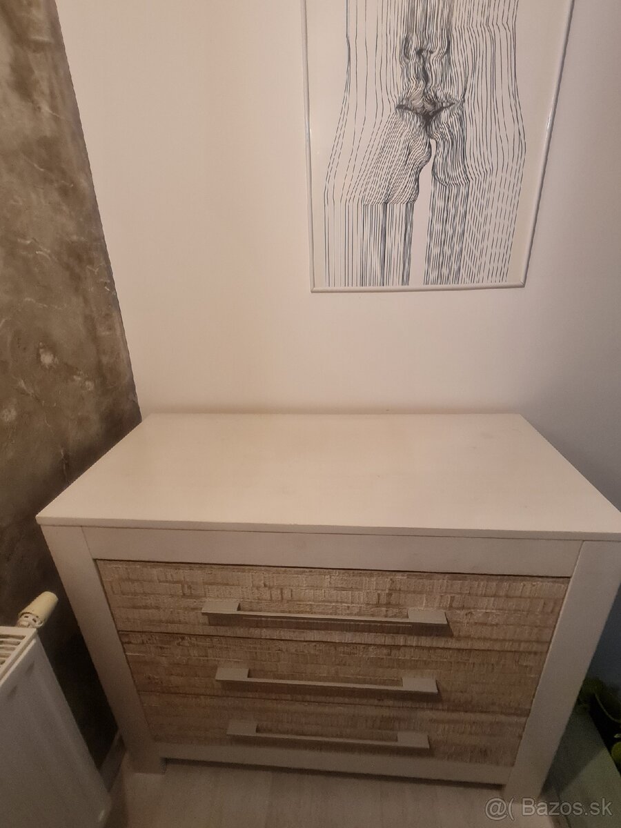 Skriňa a komoda z dreva. - 6
