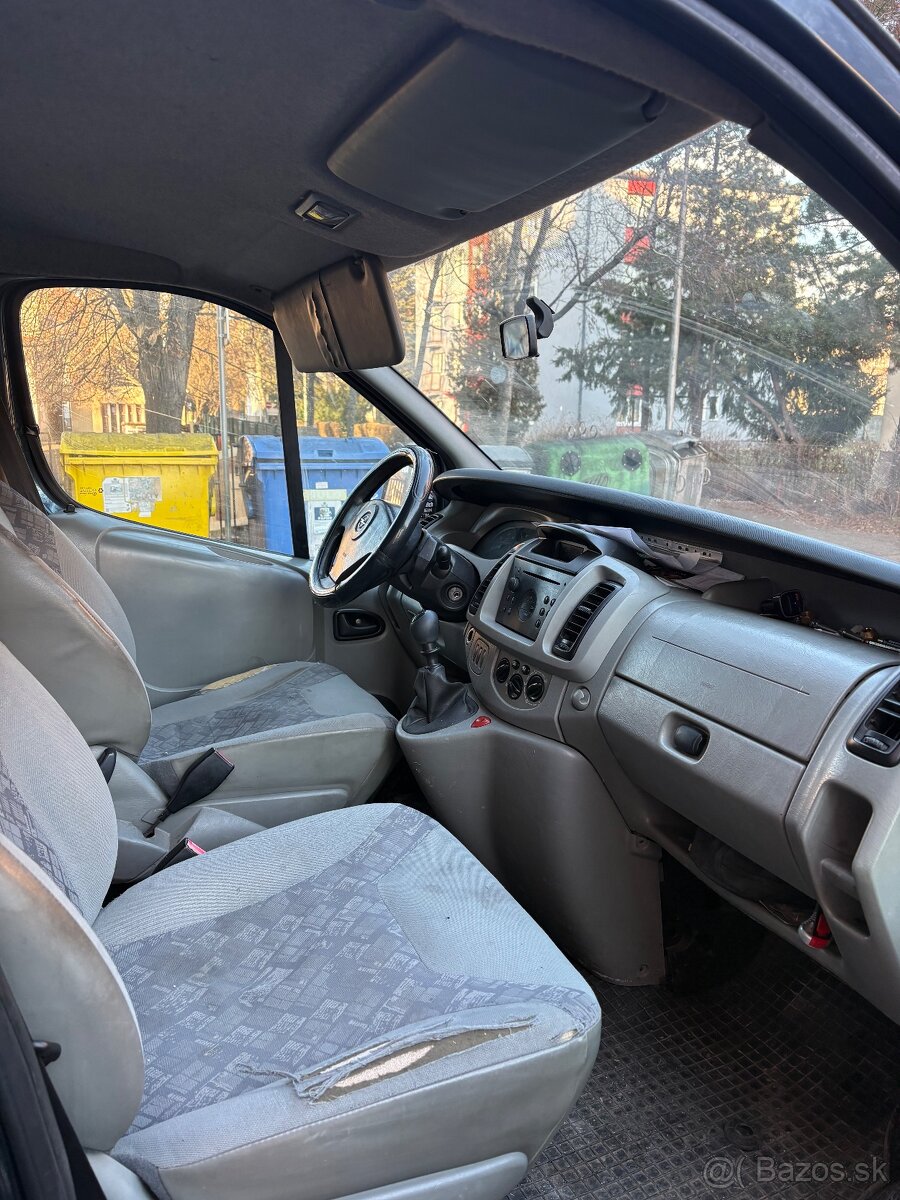 Predám Opel Vivaro 1,9 TDI - 6