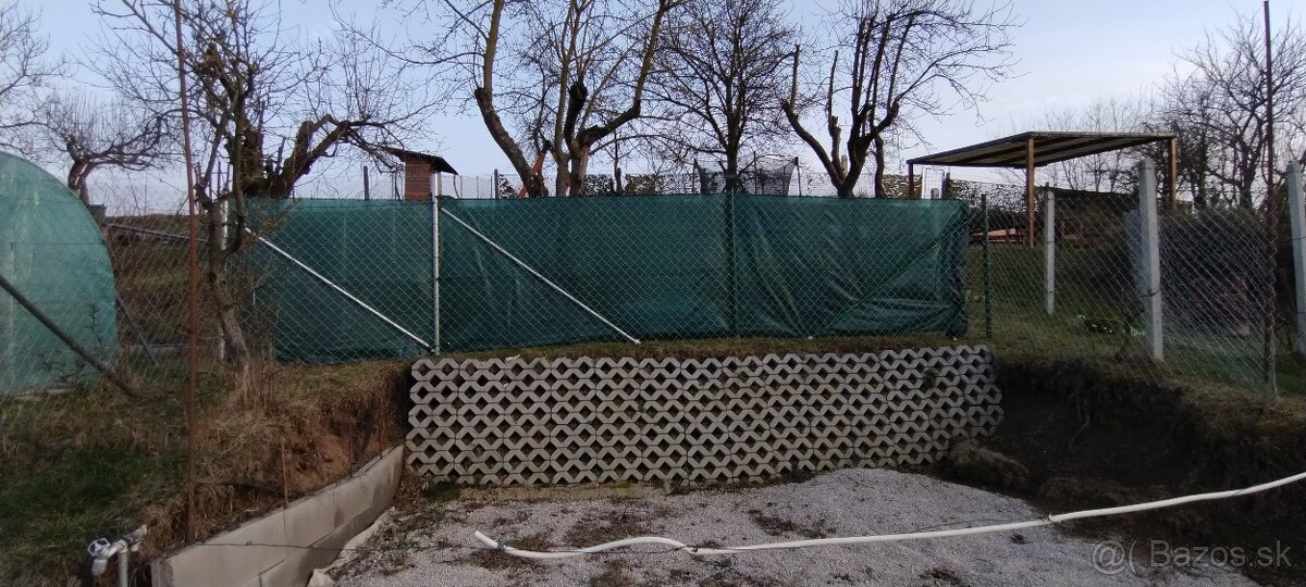 Predám dvoj záhradu s chatkou - 6