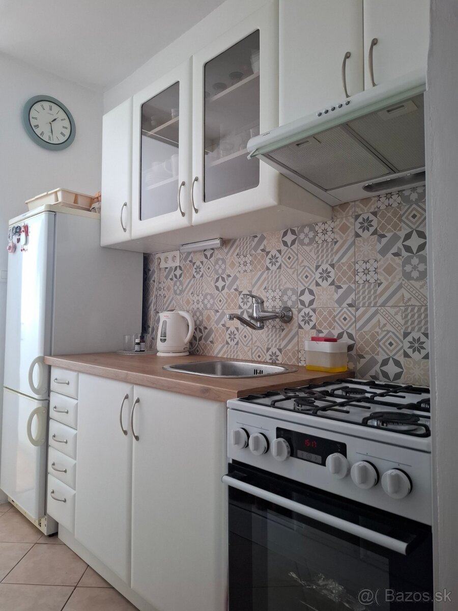 Predám slnečný 3-izbový byt s 2 loggiami - 6