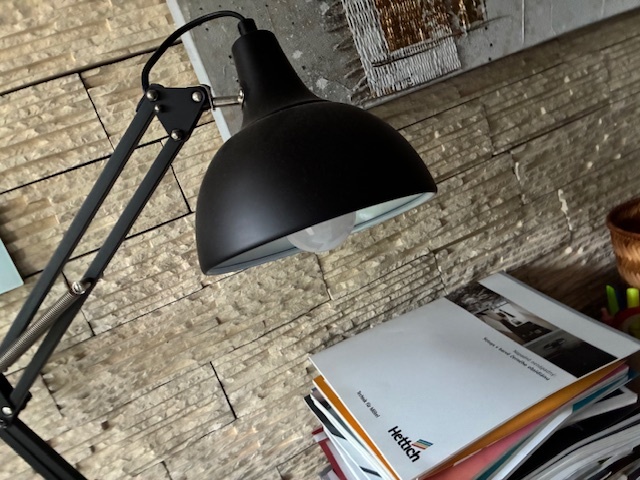 Stolná lampa s LED v retro čiernom dizajne - 6