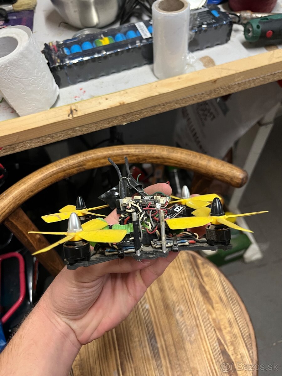 Dron malý - 6