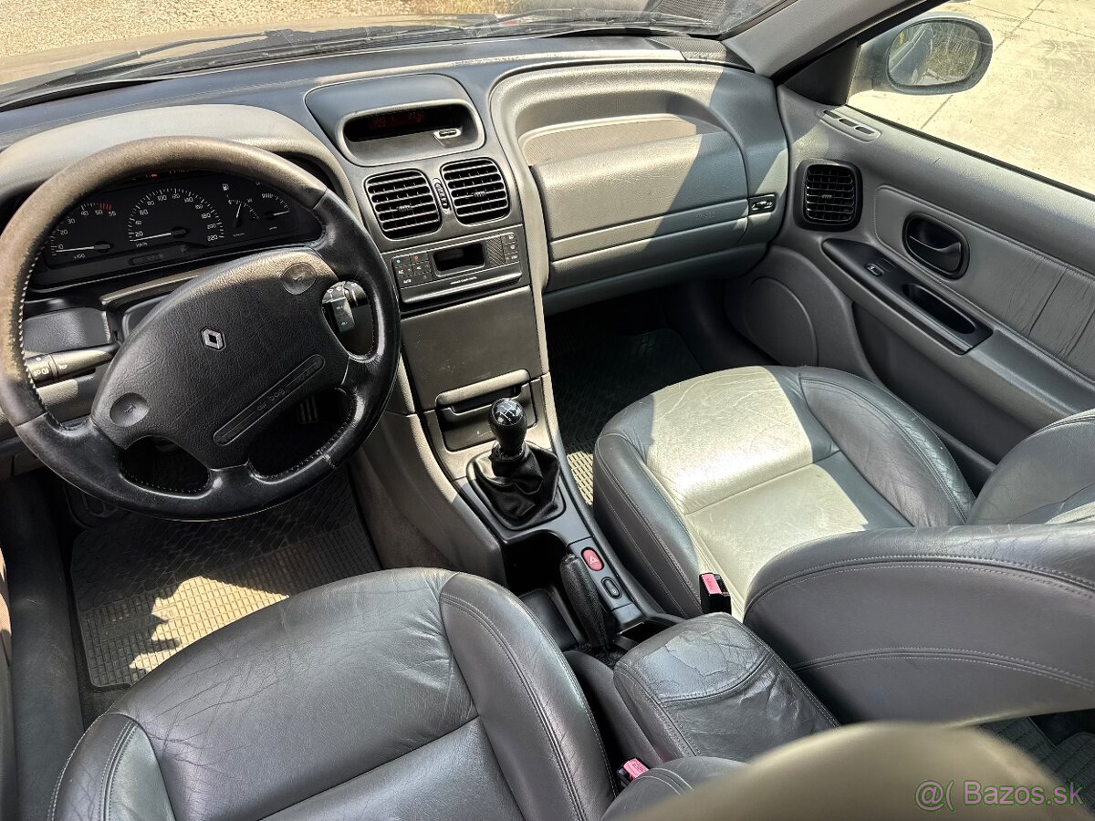 Renault Laguna 2.2 DTI - 6