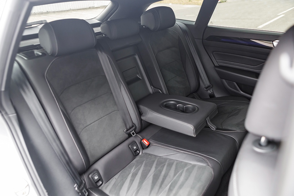 Volkswagen Arteon SB R-line 2.0TDI 147kW DSG7 4-Mot 10/2021 - 6