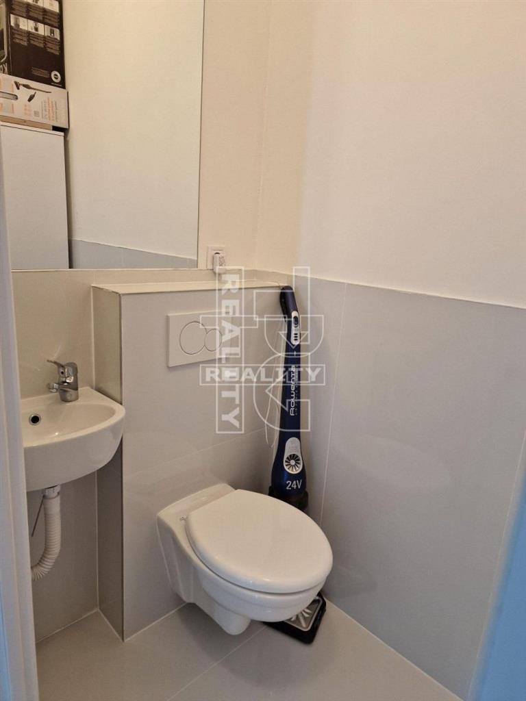 Výnimočný 4 izbový byt v Rovinke 96 m2 s vlastnou záhradkou - 6