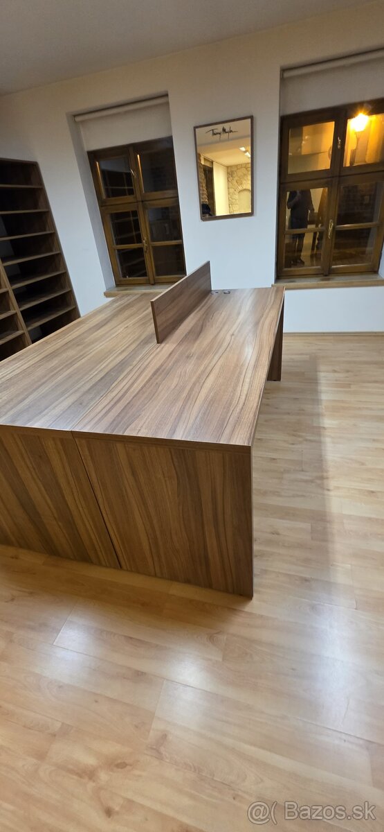 Zostava nábytku 450,- - 6