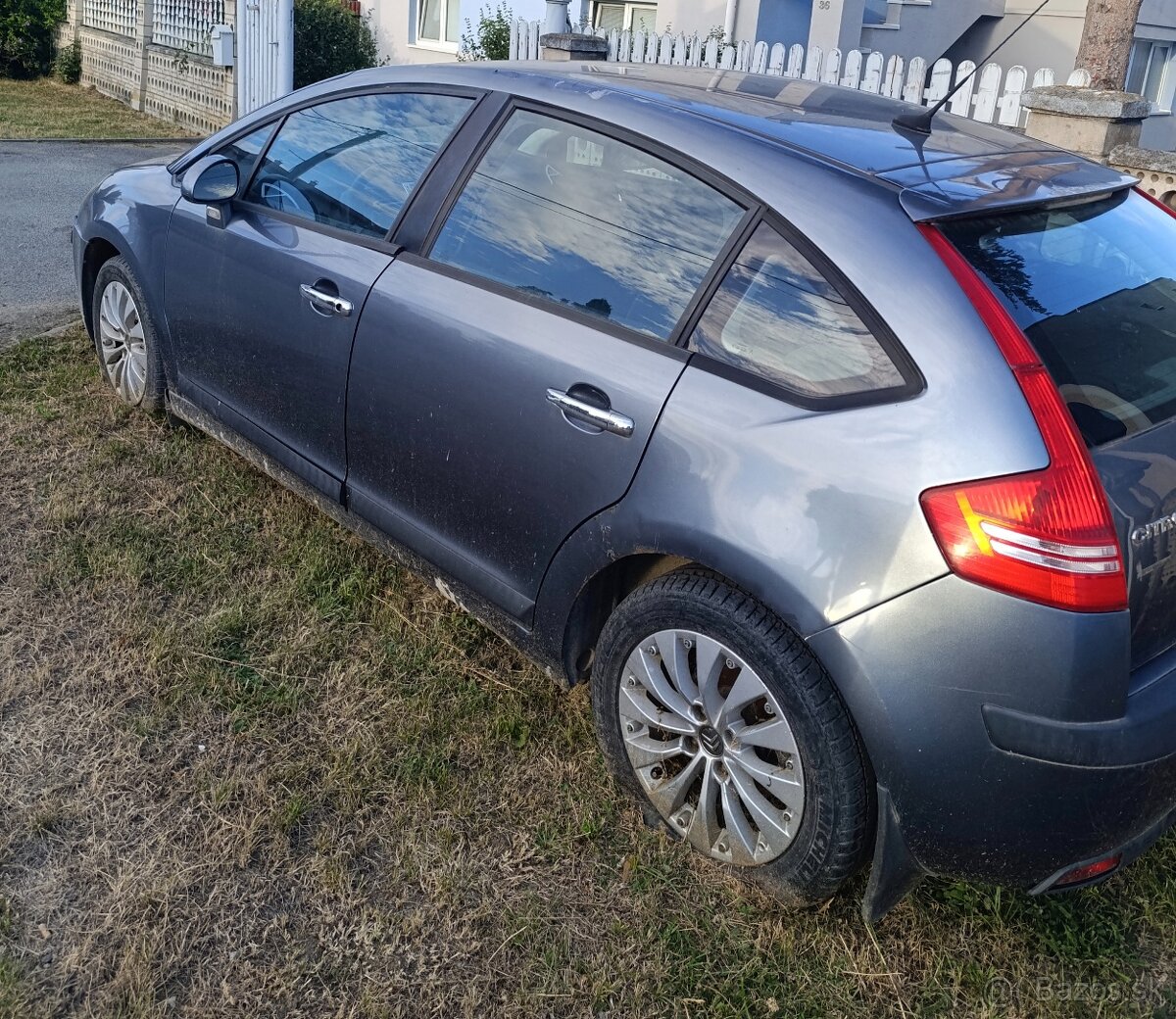 Predám nepojazdné auto Citroen C4 - 6