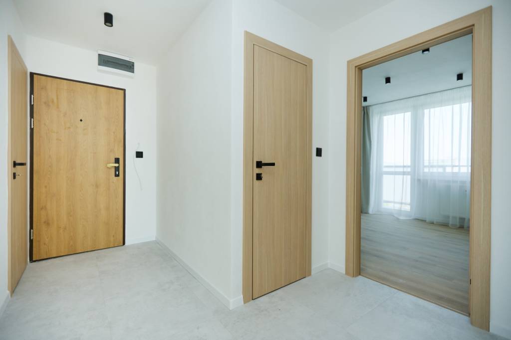 NOVOREKONŠTRUOVANÝ 4 - IZBOVÝ BYT , UL. HUMENSKÁ, TERASA - 6