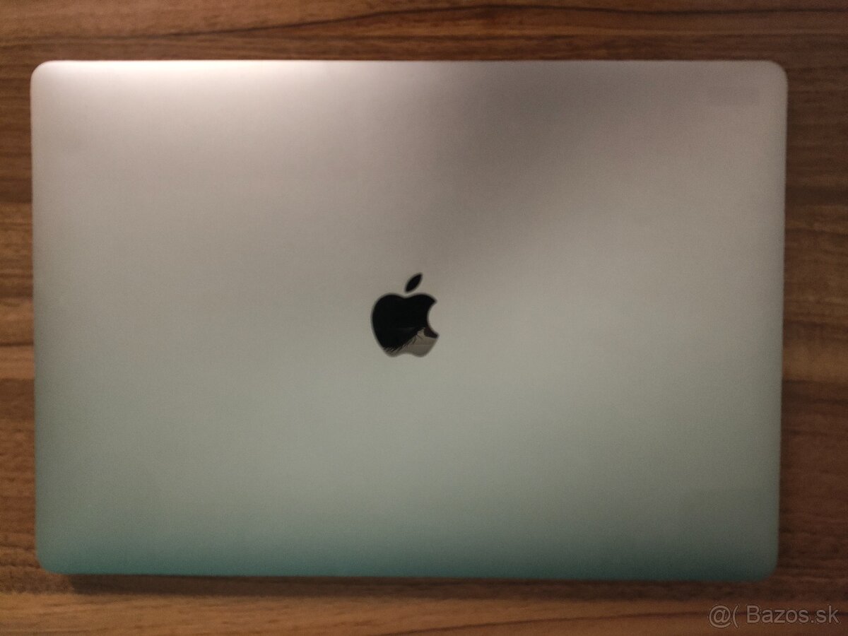 Apple MacBook Pro 2018 – i7 / 16GB / 256GB - 6