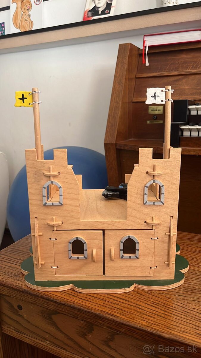 Drevený hrad s rytiermi, koňom a drakom - 6