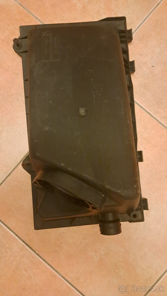 Vrchná polovica obalu na filter 1J0 129 607 AC - 6