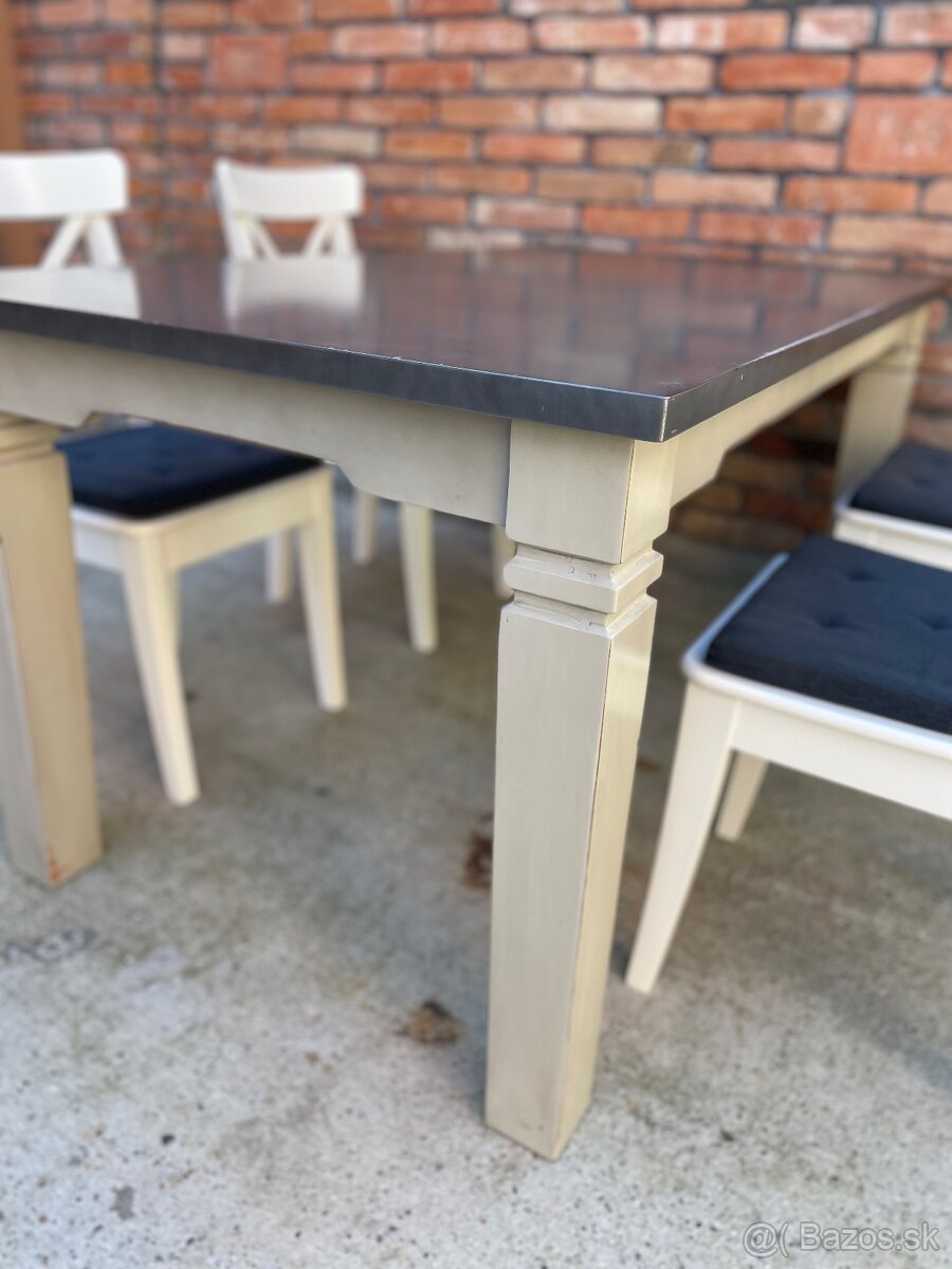 Masívny jedálenský stôl a 4 jedálenské stoličky - 6