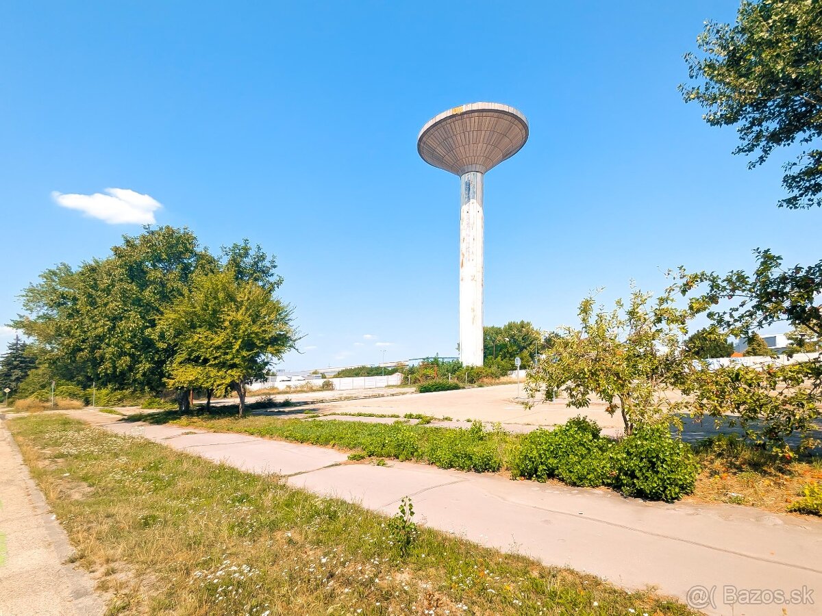 Moderný obchodno-administratívny komplex so sklad. halami - 6