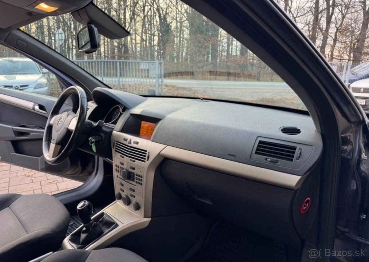 Opel Astra 1.6 16V benzín manuál 85 kw - 6