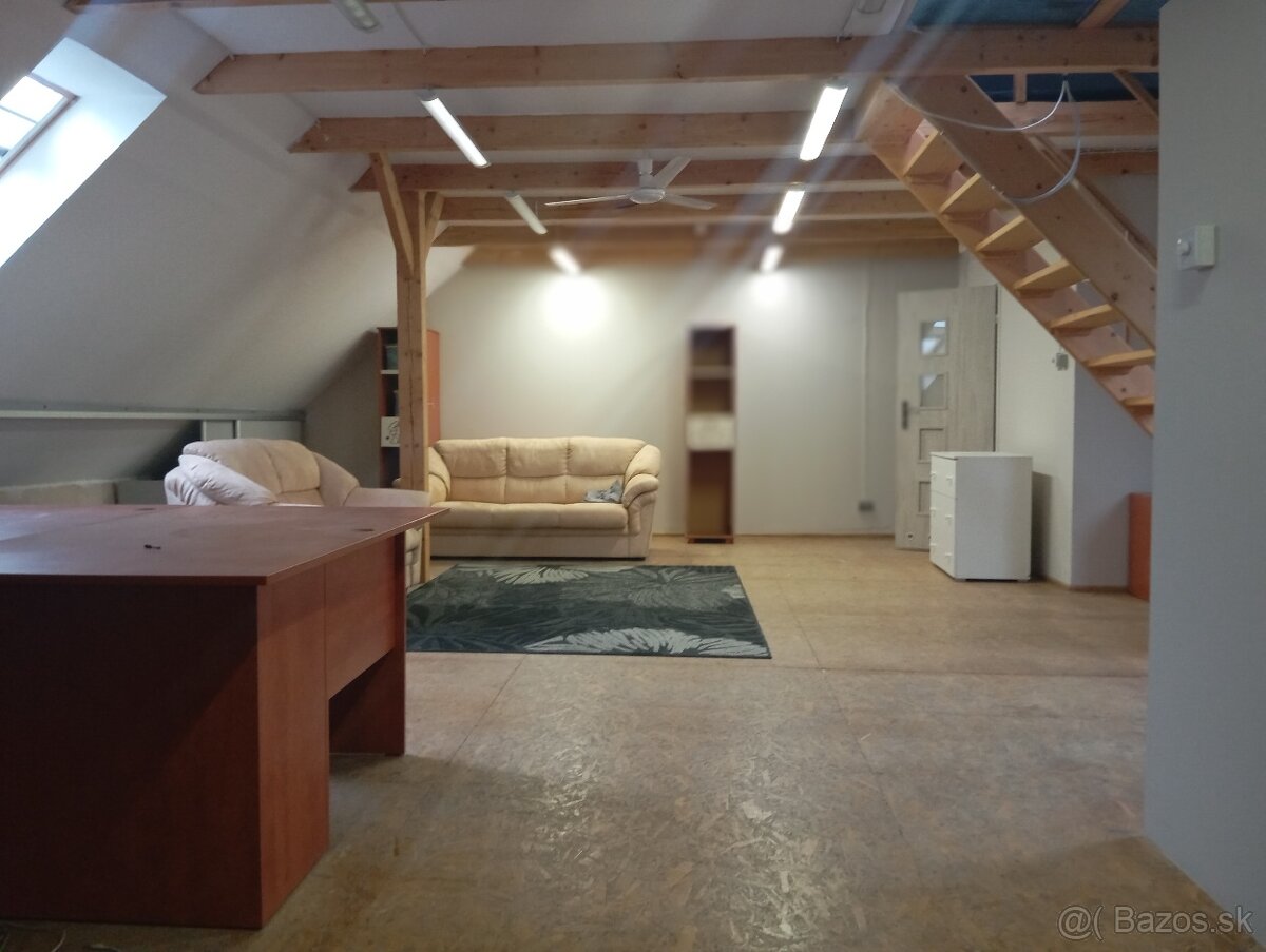 Sklade kancelária a obytný dom - 6