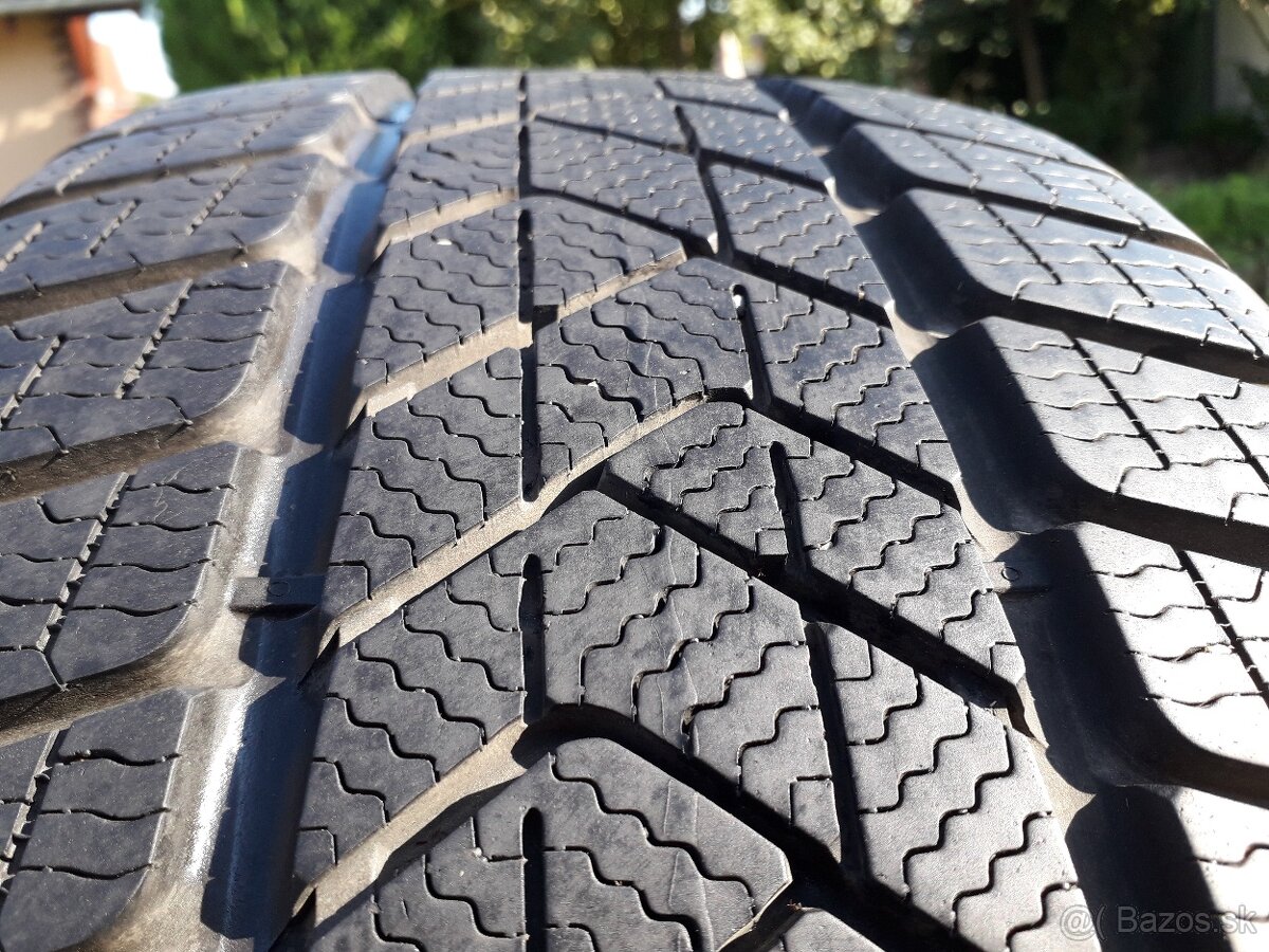 235/40 r19 zimne pneumatiky - 6