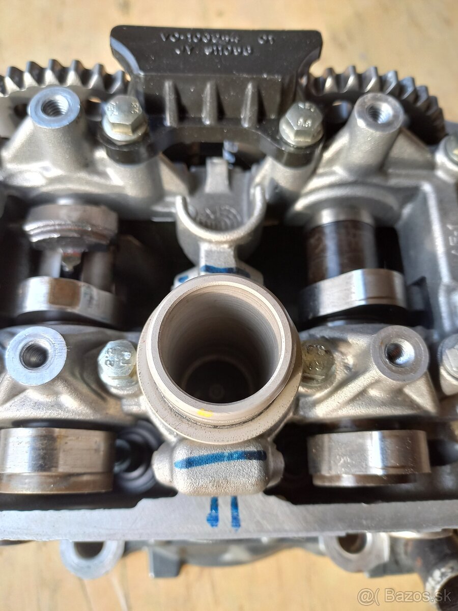 Hlava KTM Duke 390 - 6