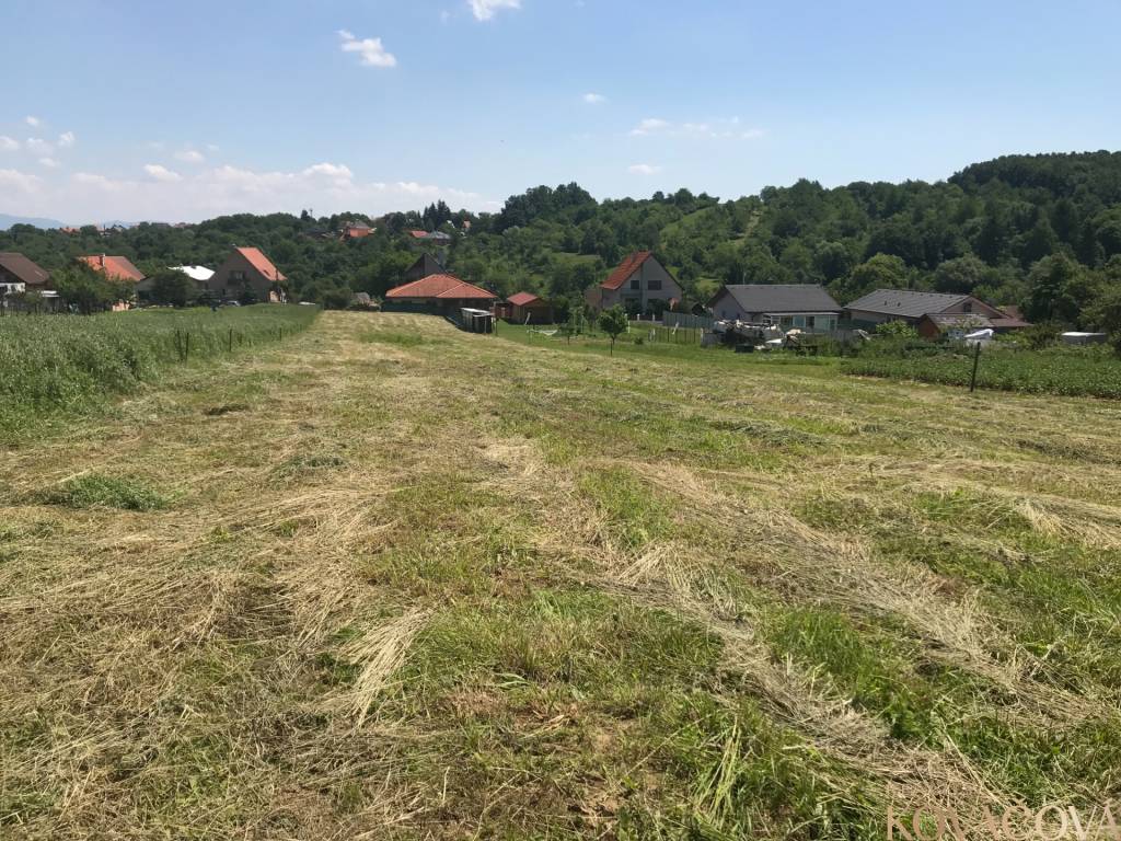 Na predaj investičný stavebný pozemok pre 3 RD, Trenč.Jastra - 6