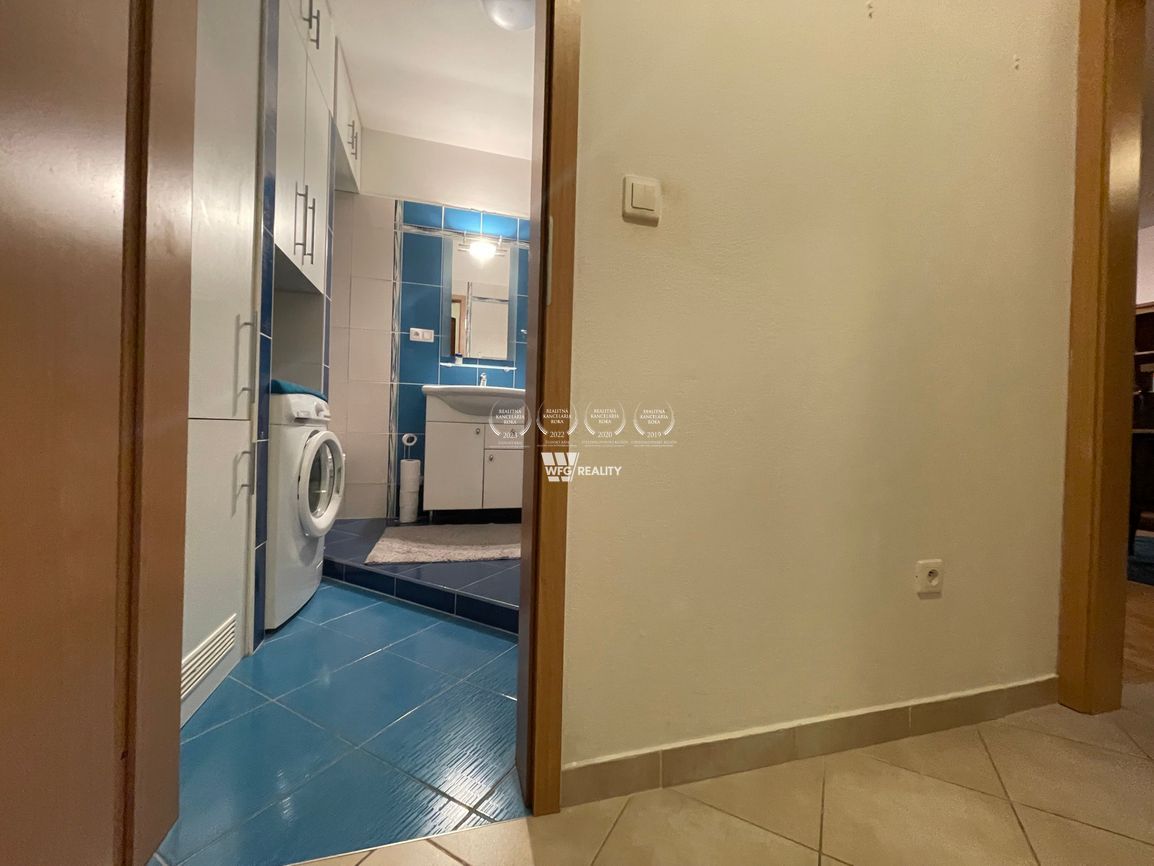 Na prenájom zariadený 2-izbový byt s predzáhradkou v novosta - 6