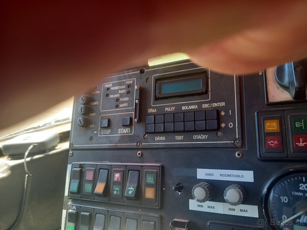 Tatra T 815 sypač s pluhom a zároveň sklápač S2 - 6