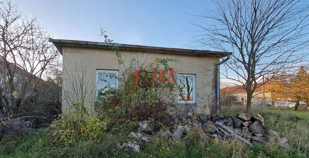 Stavebný pozemok 815 m2 s budovou, Levice, Kalinčiakovo (SM - 6