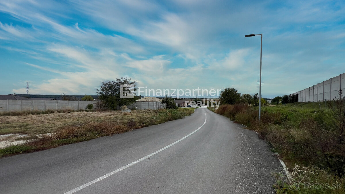 Stavebný pozemok s povolenim 900 m², Párovské Háje, Nitra - 6