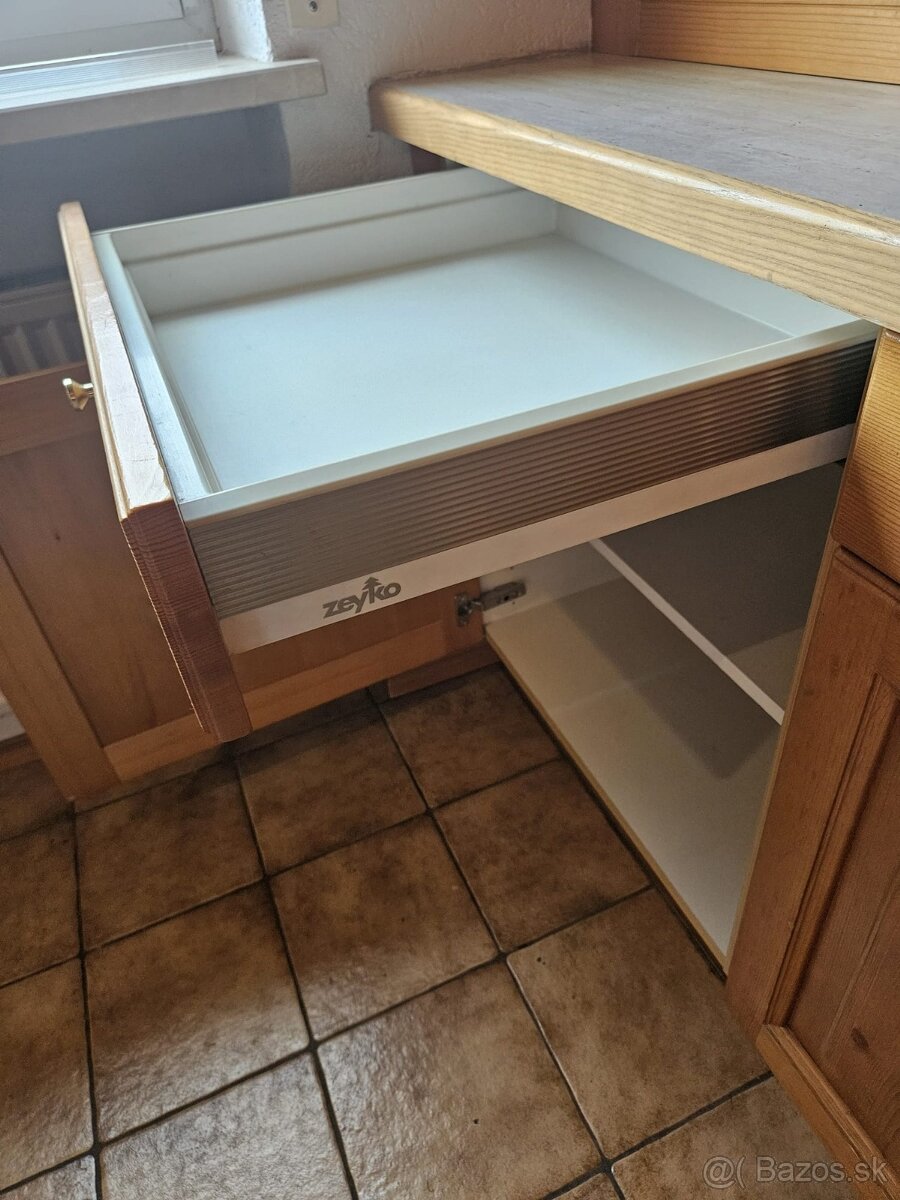 Masívna kuchynská linka z Nemecka so spotrebičmi - 6