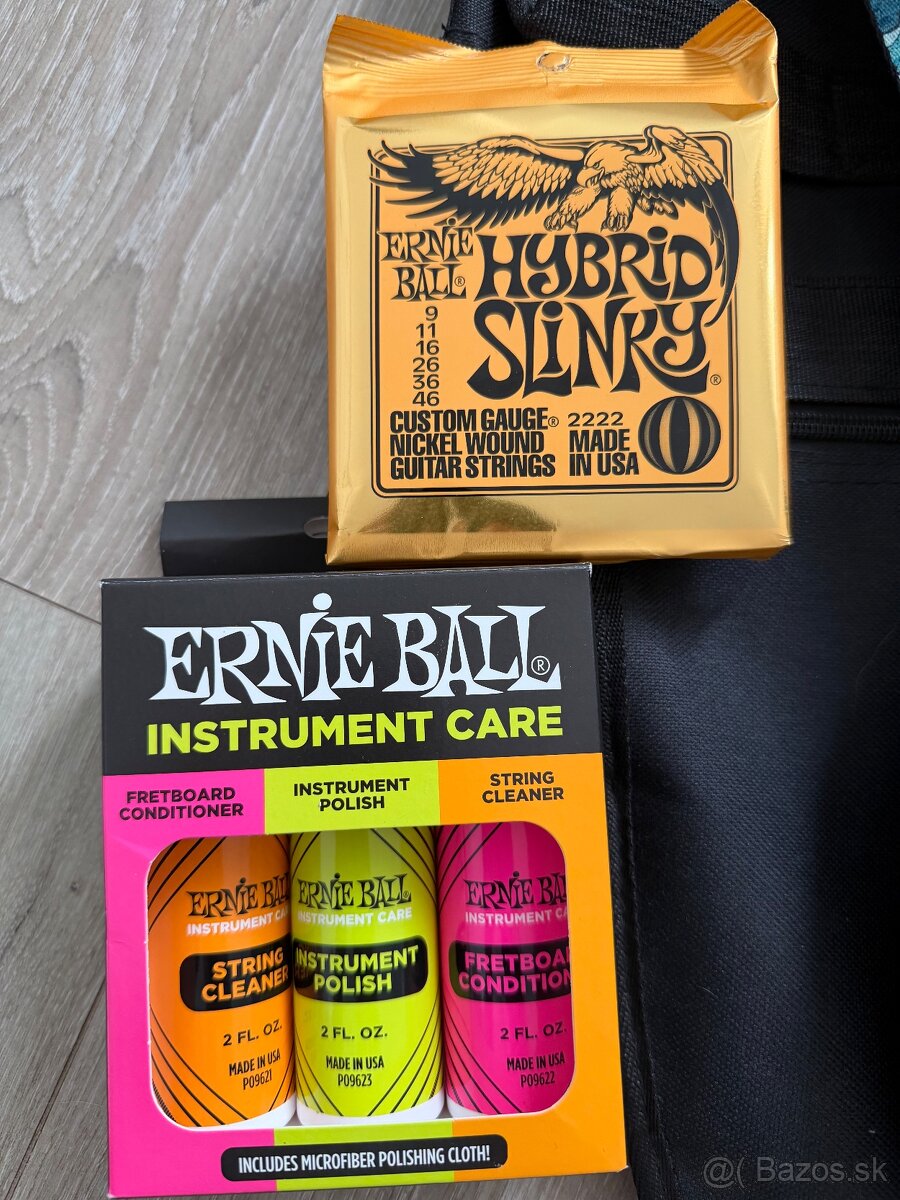 Fender Squier Sonic Stratocaster - 6