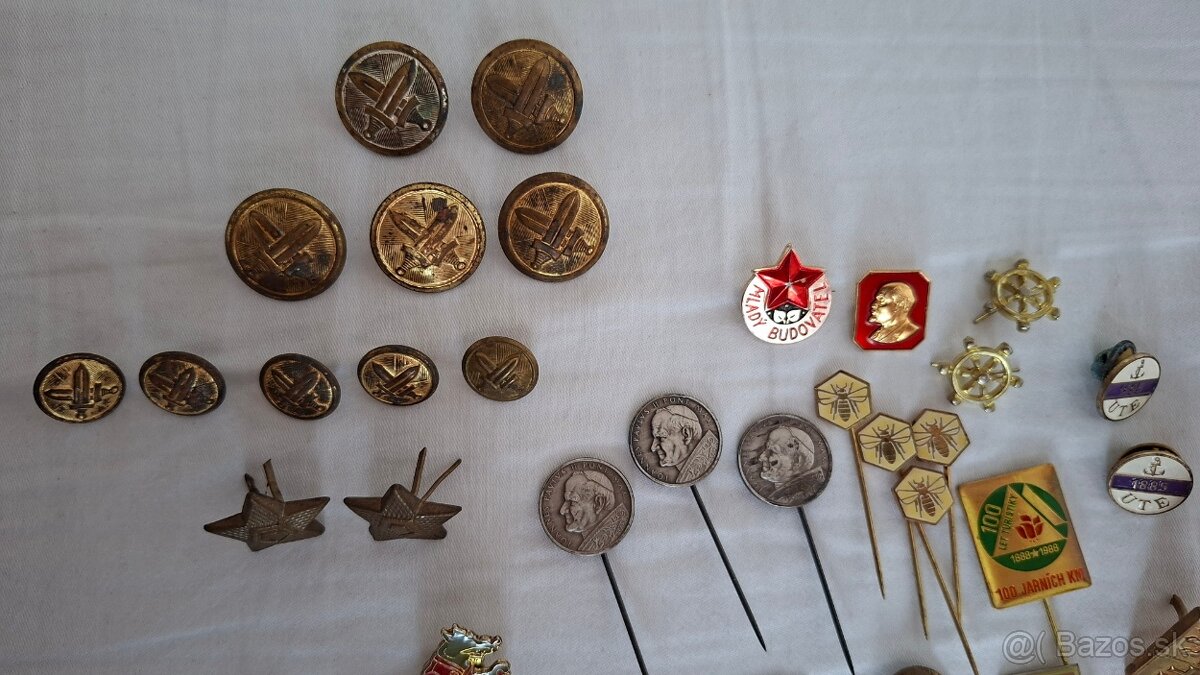 Různé odznaky z armády, včelařství, náboženství, atd - 6
