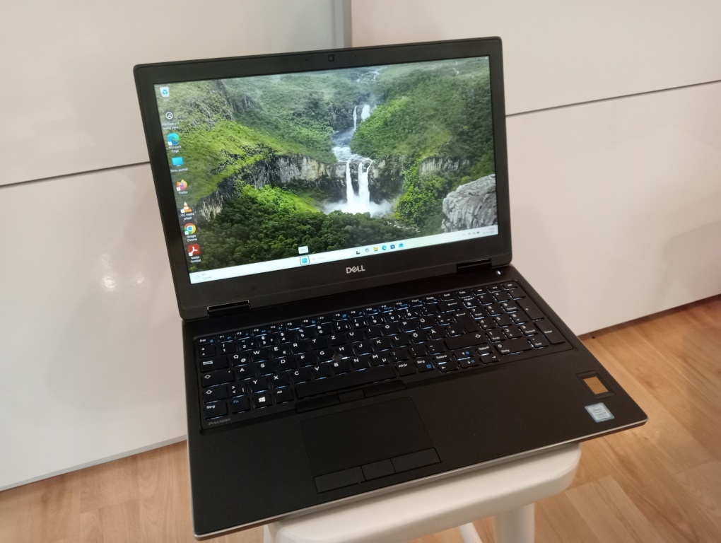 predám Dell precision 7530 , Intel core i7 , 32gb ram , ssd - 6