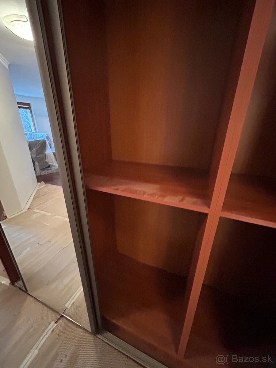 Predám skriňu s posuvnými dverami - 6