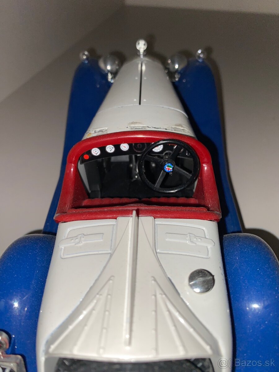 Alfa Romeo 8C 2300 1:18 - 6