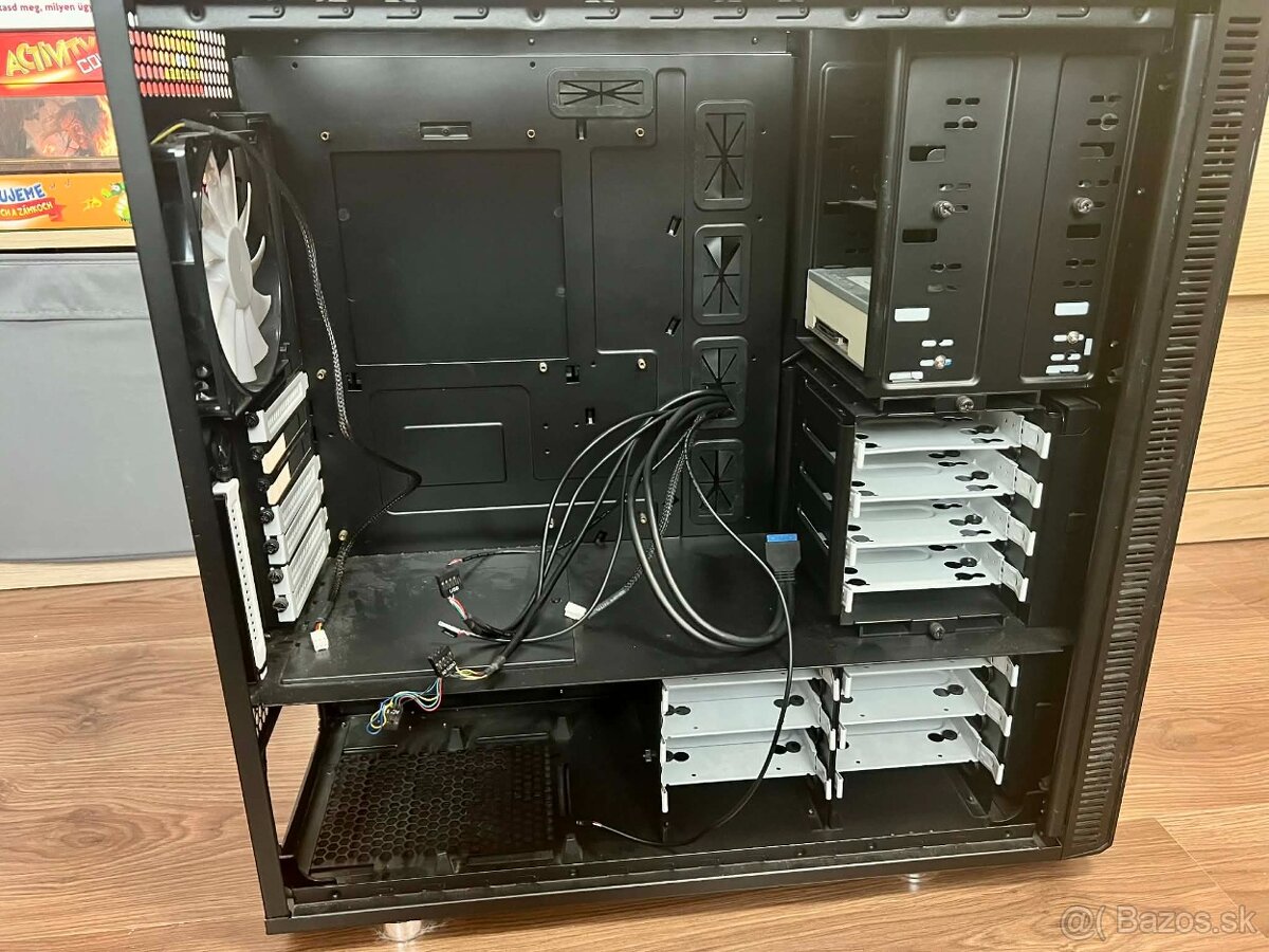 Skrinka Fractal Design Define - 6