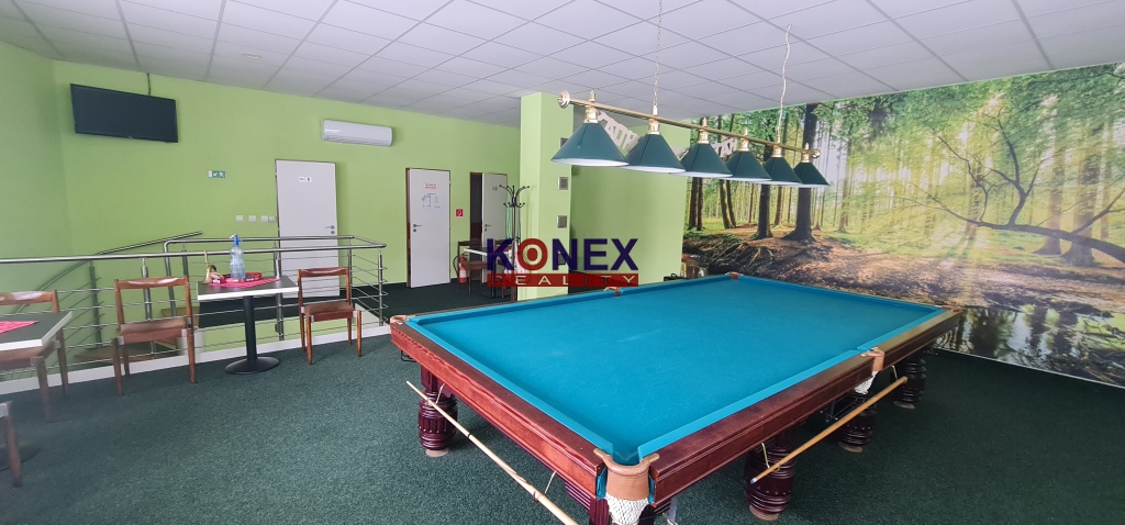 NA PREDAJ - Budova s barom v centre mesta Veľké Kapušany - 6
