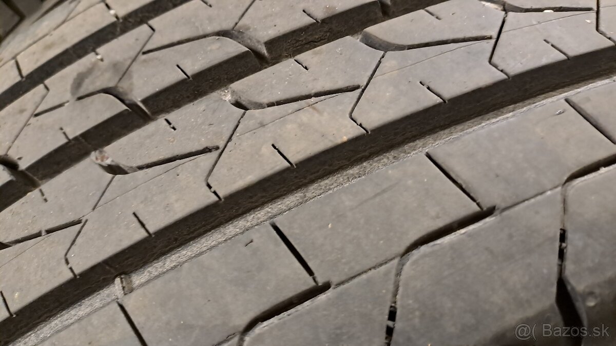 Predám 2ks pekné letné 215/70r15C Bridgestone na dodávku - 6