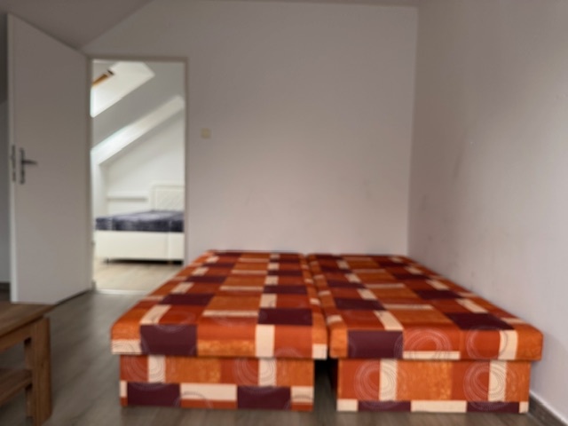 Dám do prenájmu 4 izbový - 6