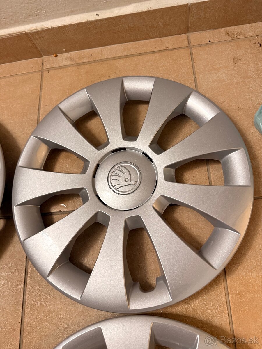 Škoda puklice r15 originál - 6