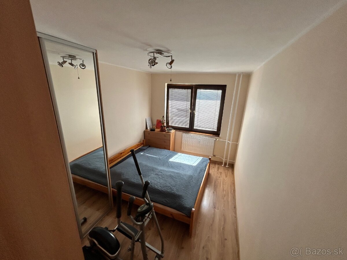 Predám veľký 3izbový byt s loggiou a pivnicou - 6