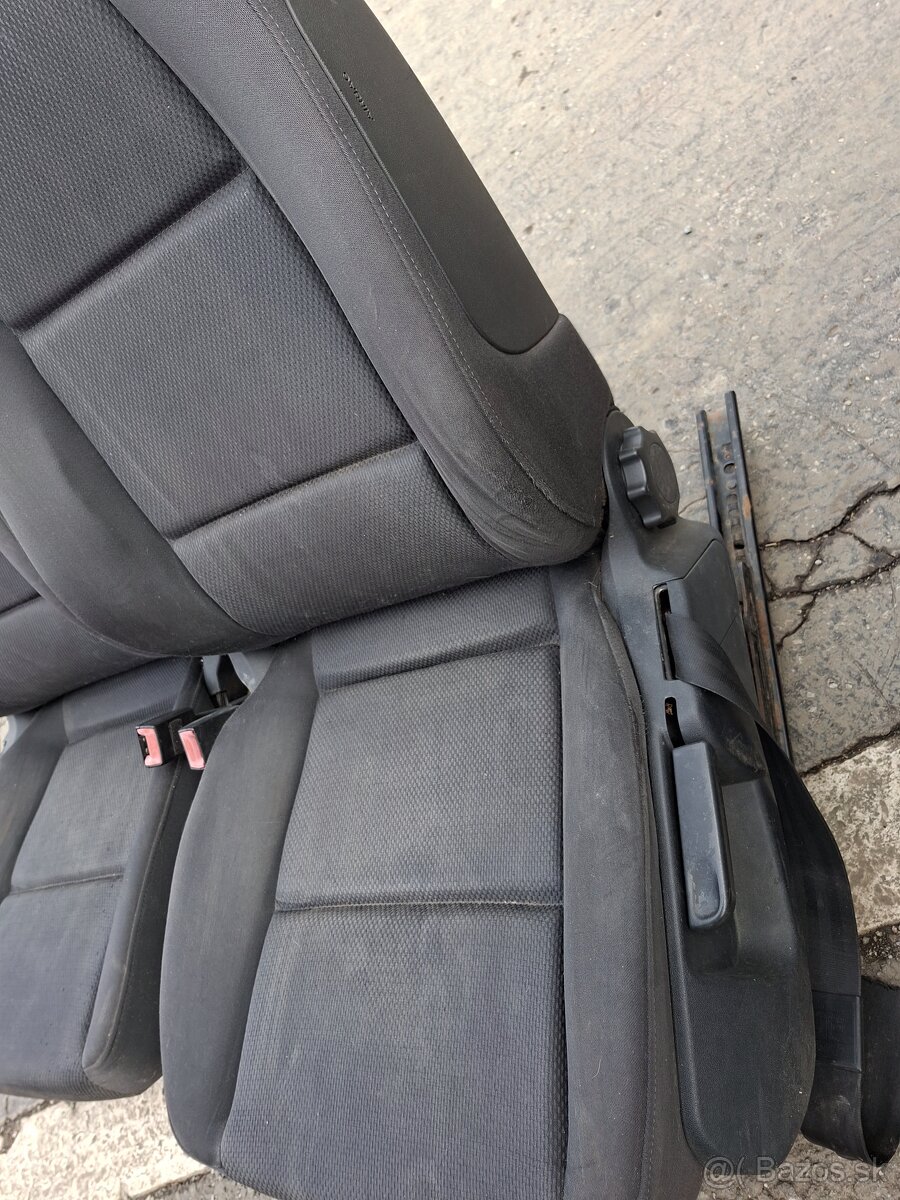 Predám predné sedadlá na Audi A4 B6 - 6