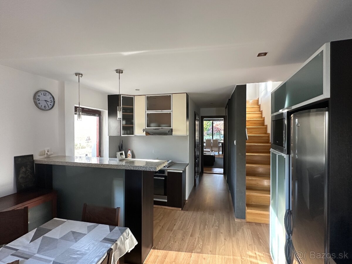 Predám celoročne obývateľnú záhradnú chatu/dom v Dúbravke - 6