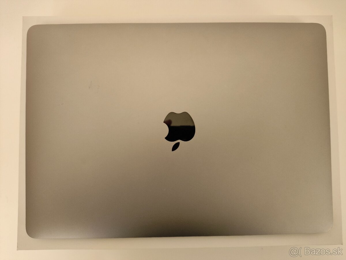 MacBook Air 2020 | i3 • 8GB • 256GB SSD - 6