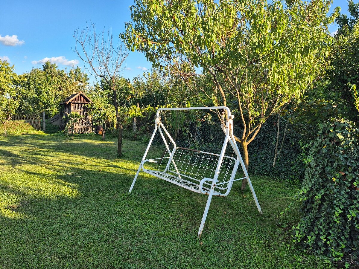 Vidiecky dom s výnimočnou záhradou v obci Méra - 6