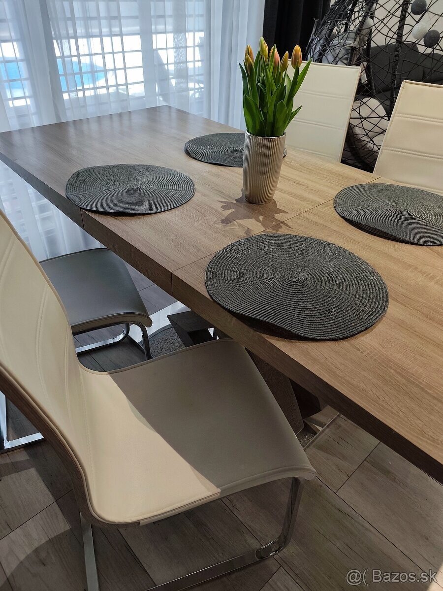 Jedálenský stôl - 6