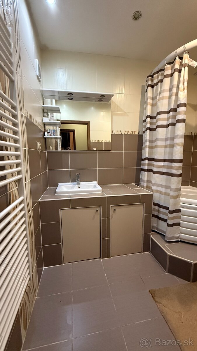 Ponúkam Vám na predaj 3 izbový byt s loggiou na Pereckej ul. - 6