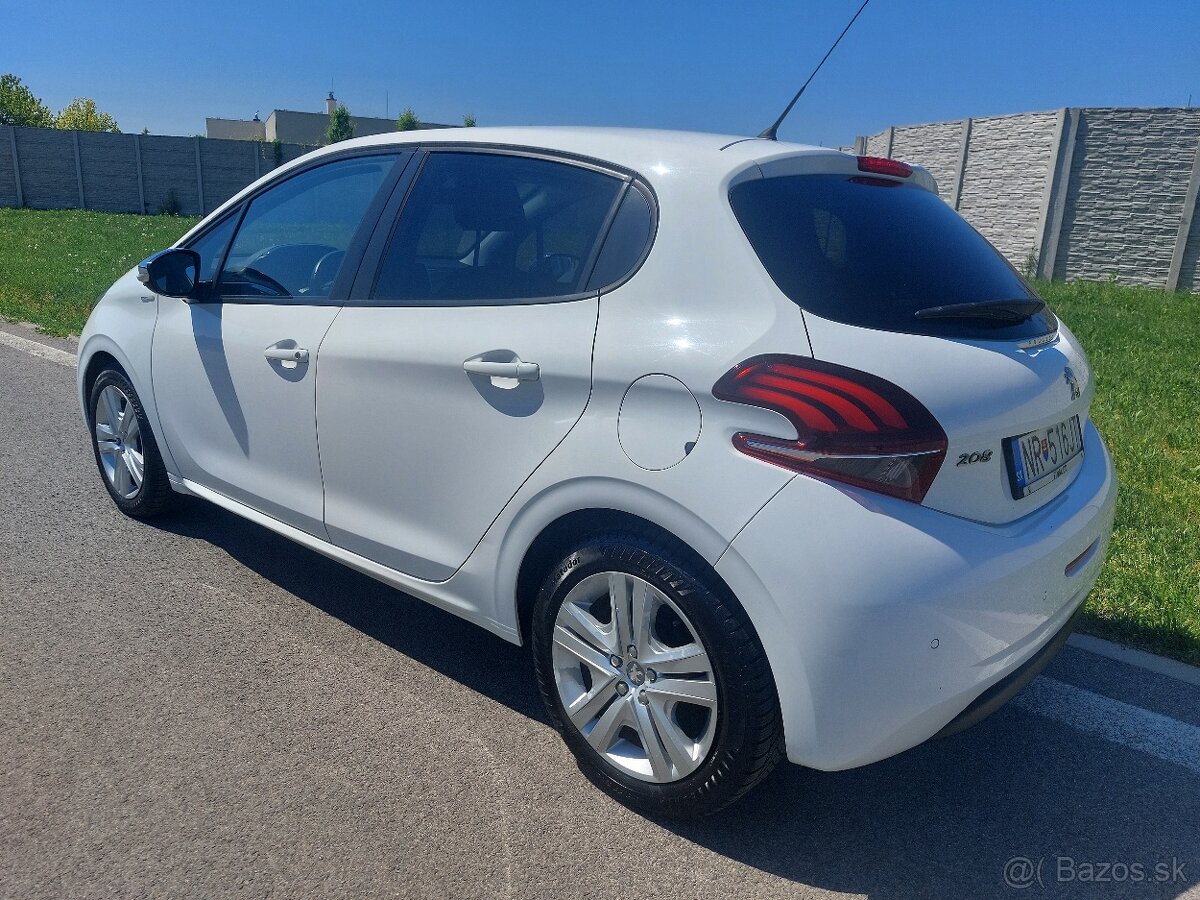 Peugeot 208 1.2 PureTech STYLE - 6