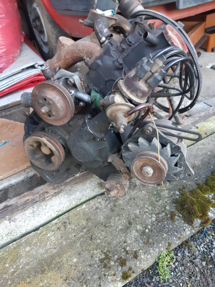 Škoda 100 -Favorit , bloky ,potrubí aj .. - 6